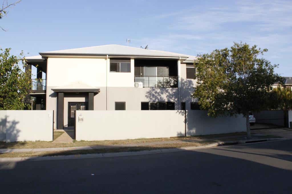Guest house Large House At Palladium Boullevard Gold Coast